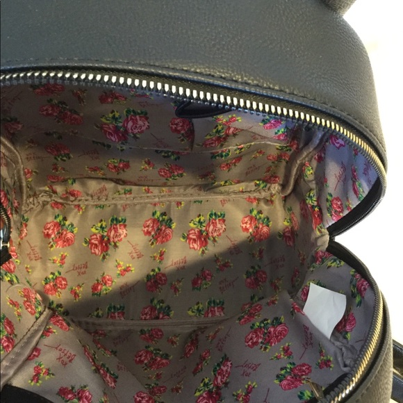 🎉💋🎉Betsey Johnson Floral Backpack and Wallet - Picture 6 of 8